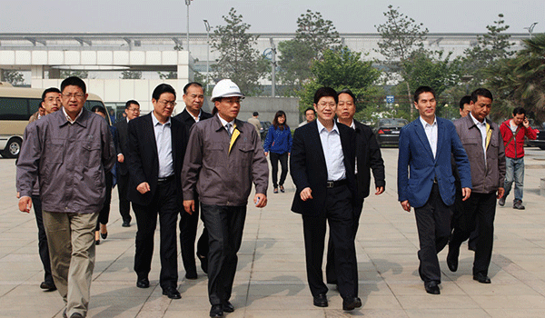 西安市委常委、常務(wù)副市長(zhǎng)岳華峰蒞臨西瑪電機(jī)調(diào)研指導(dǎo)。