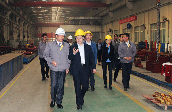 西安市委常委、常務(wù)副市長(zhǎng)岳華峰蒞臨西瑪電機(jī)調(diào)研指導(dǎo)。